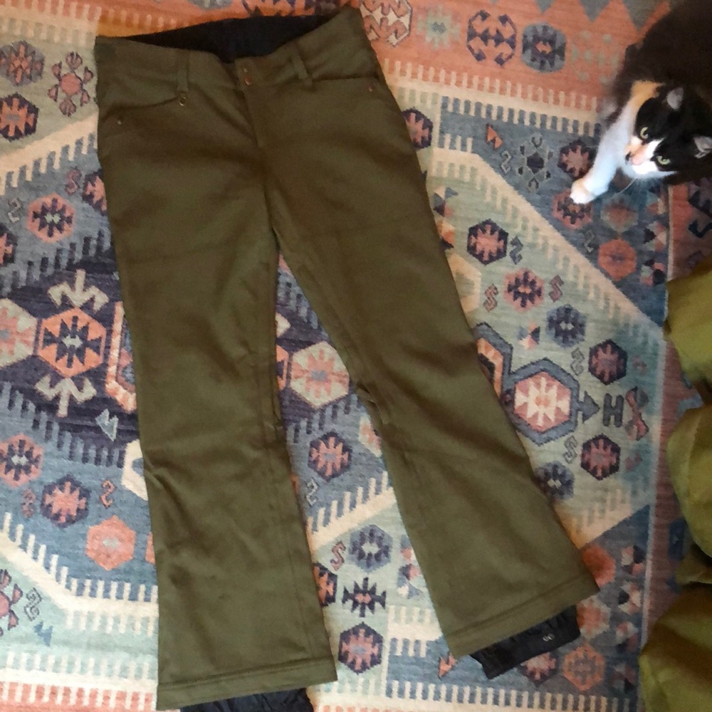 2015 Roxy size L “backyard” snow boarding pants